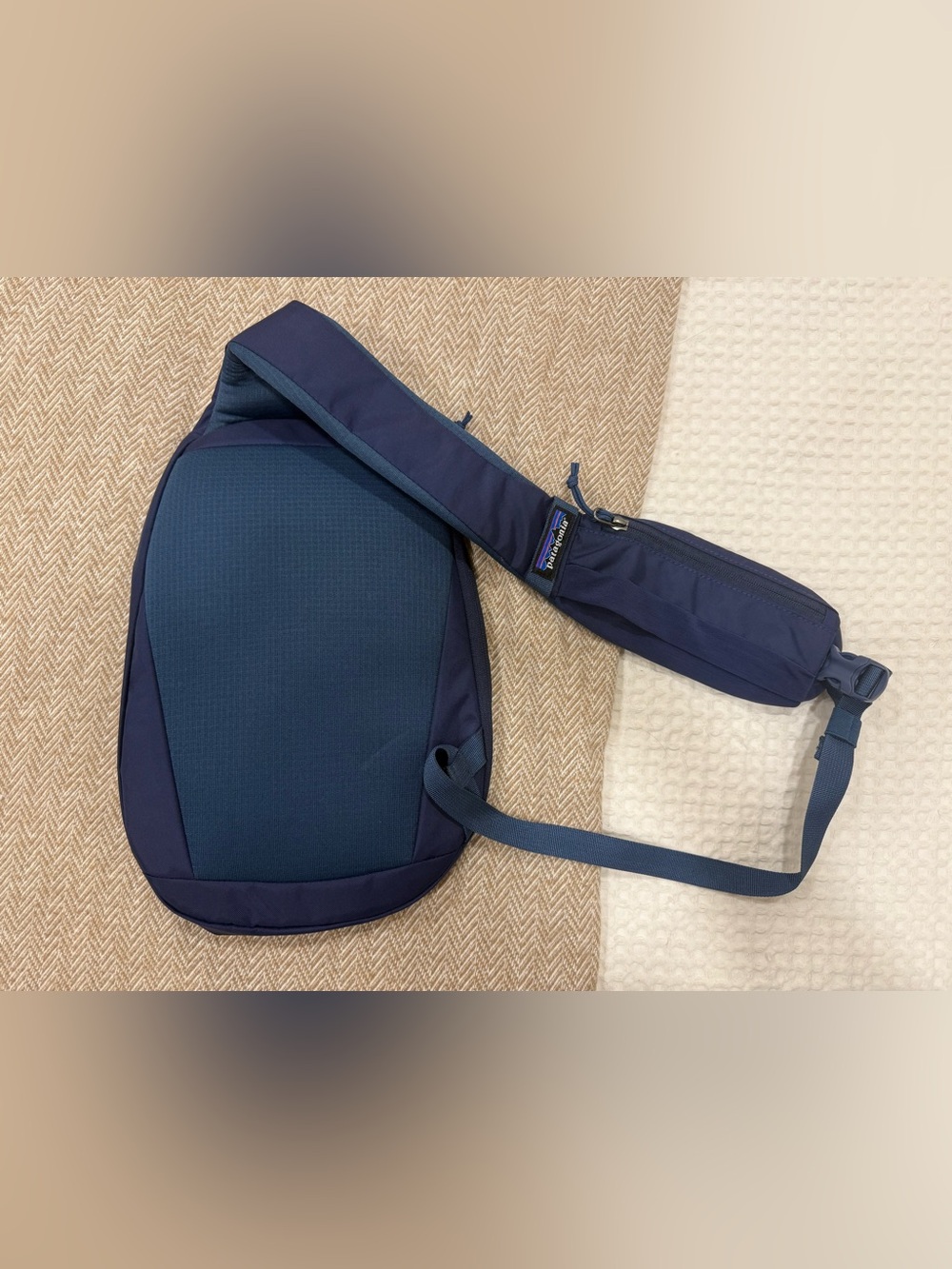 Patagonia Navy Blue Sling Pack with Padded Strap - Picture 3 of 4